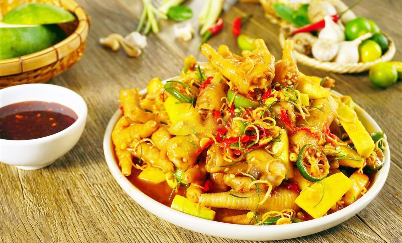 Đĩa chân gà hấp dẫn và câu hỏi ăn chân gà có tăng cân không