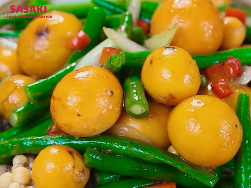 Đĩa đậu cove xào trứng vàng ươm, đậu xanh giòn rắc tiêu thơm