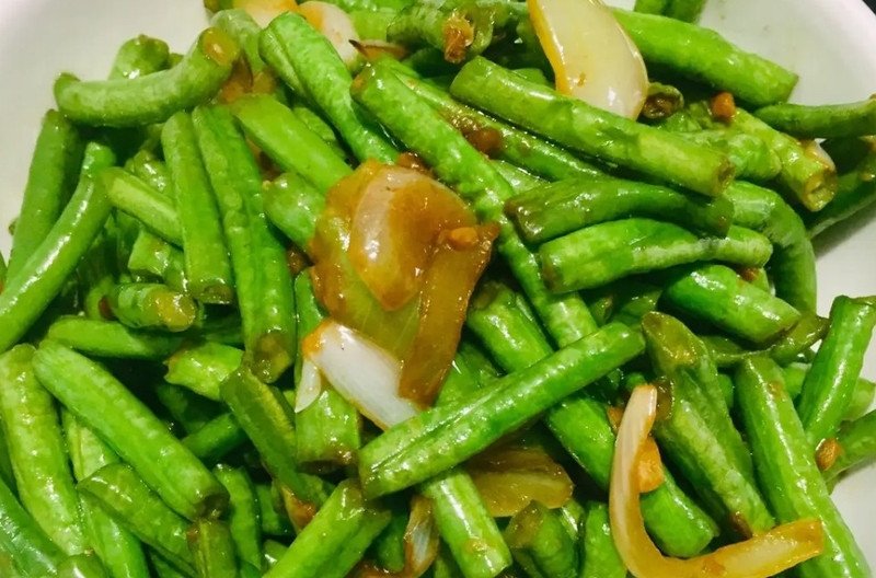 Đĩa đậu đũa xào tỏi vàng thơm