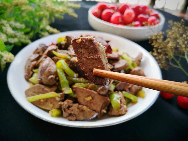 Đĩa gan gà xào cay thơm lừng với ớt xanh, bí quyết chế biến gan gà xào chuẩn vị