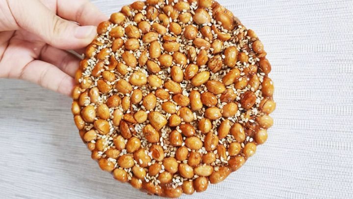 Đĩa kẹo lạc thơm ngon