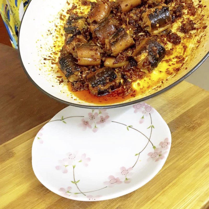 Đĩa lươn xào sả ớt trà khô thành phẩm hấp dẫn