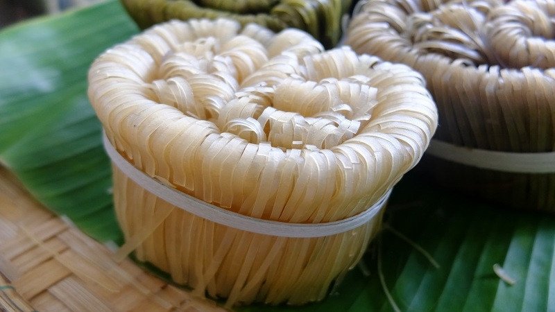 Đĩa mì chũ xào rau củ, minh họa việc ăn mì chũ không lo tăng cân