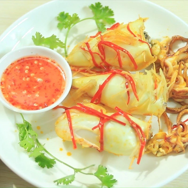Đĩa mực nhồi thịt hấp gừng đã hoàn thành