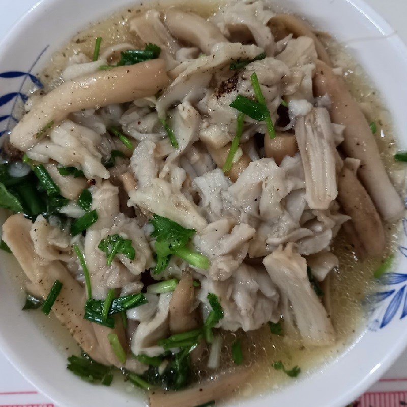 Đĩa nấm mối xào tỏi chay hấp dẫn đã hoàn thành