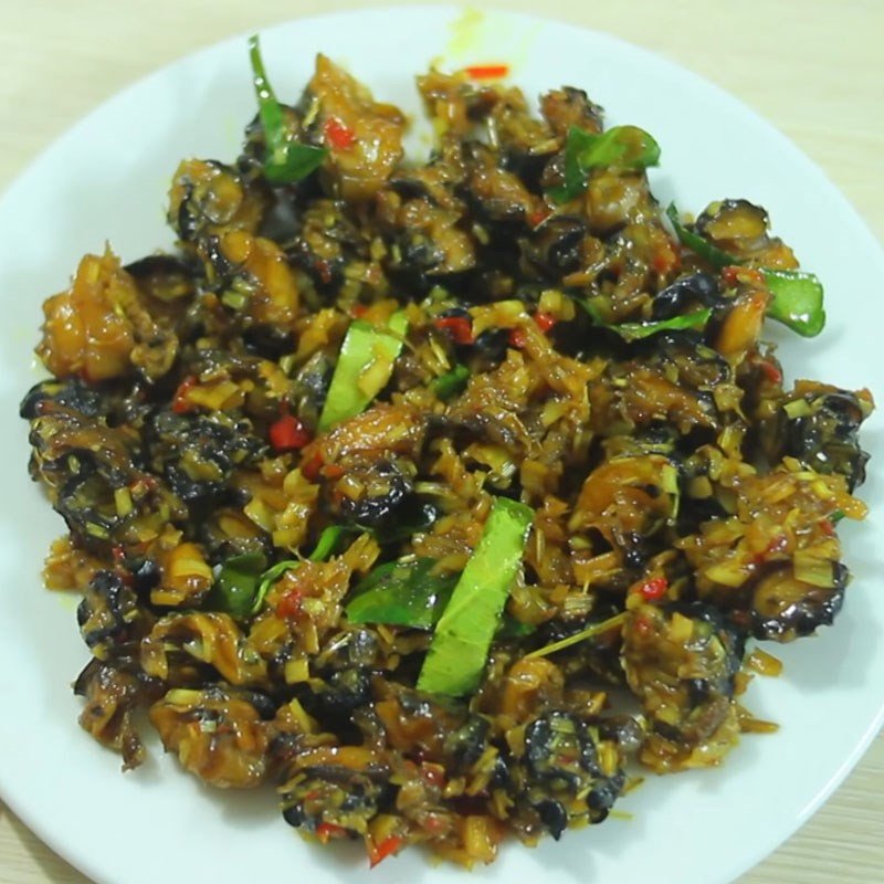 Đĩa ốc bươu xào sả ớt thơm lừng, cay nồng hấp dẫn