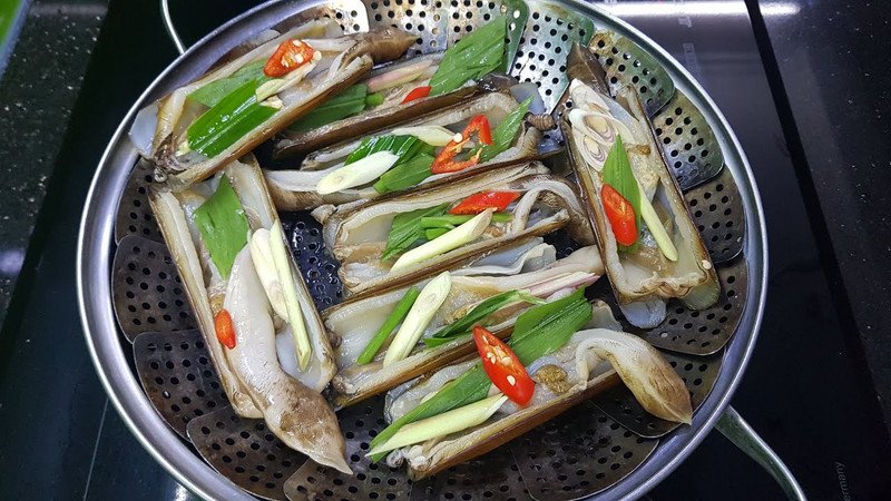 Đĩa ốc móng tay hấp luộc đơn giản, là lựa chọn ít calo giúp duy trì vóc dáng.