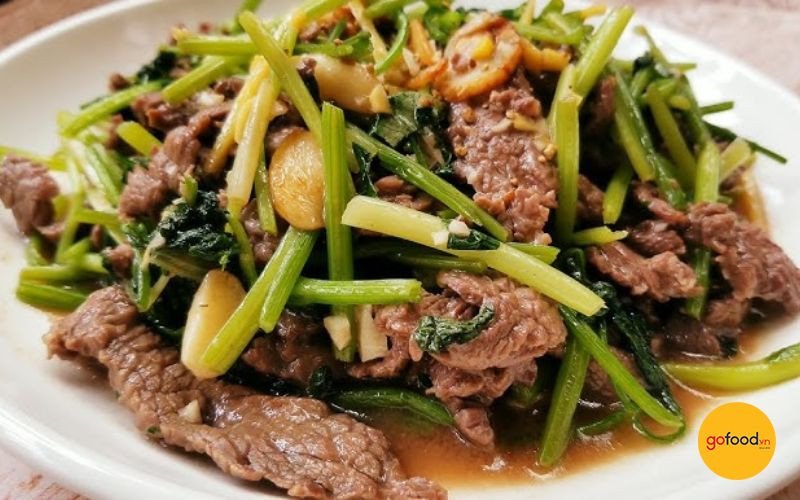 Đĩa rau cần xào thịt bò thơm ngon, phân tích calo