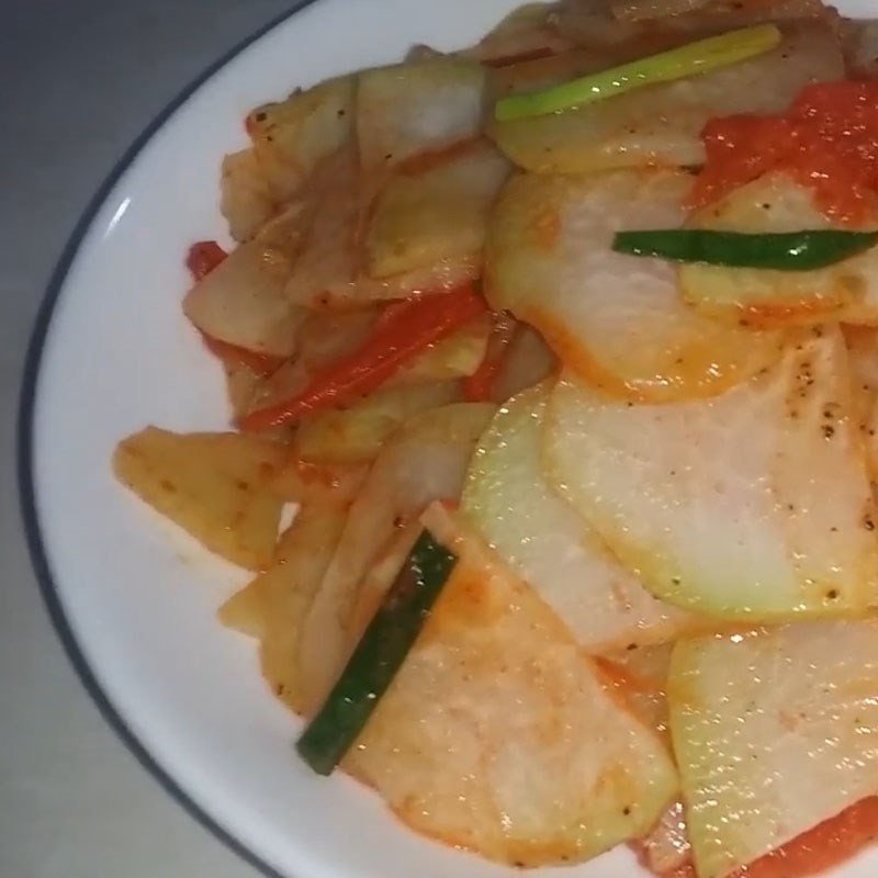 Đĩa su hào xào cà chua thơm ngon chuẩn vị