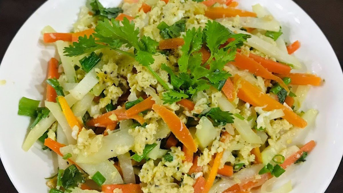 Đĩa su hào xào trứng thơm ngon hấp dẫn