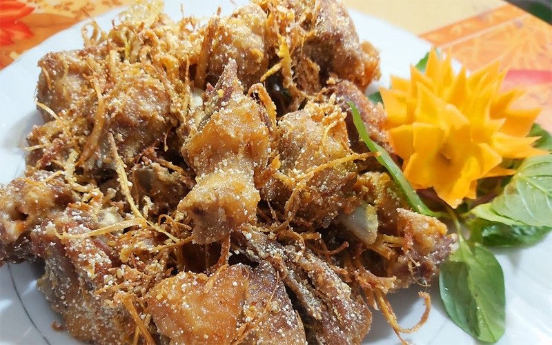 Đĩa thịt vịt rang muối giòn rụm