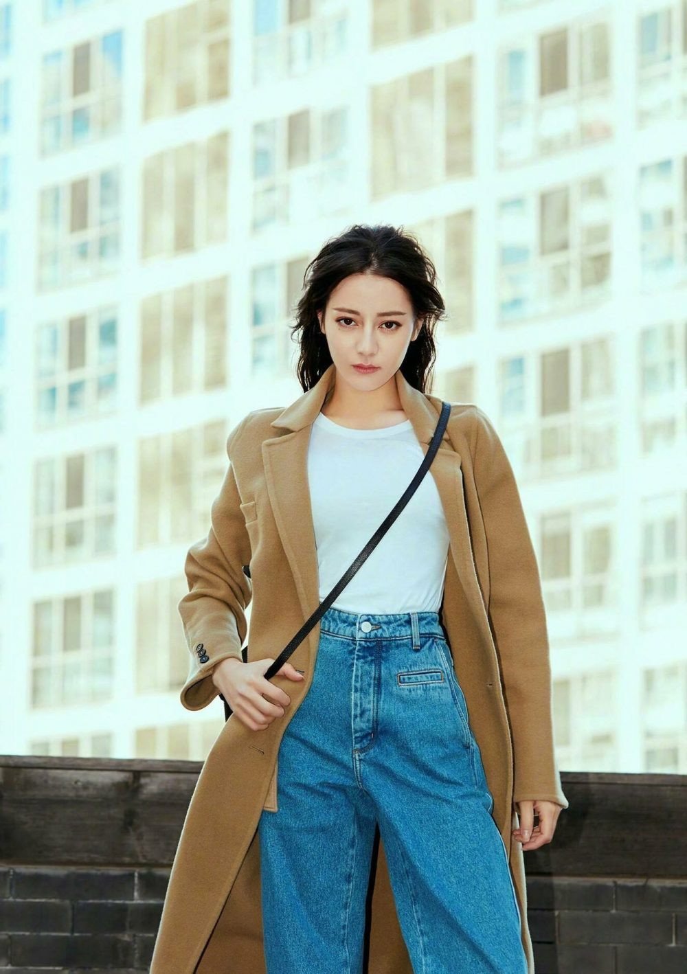 Đĩa thức ăn xanh và nâu đất