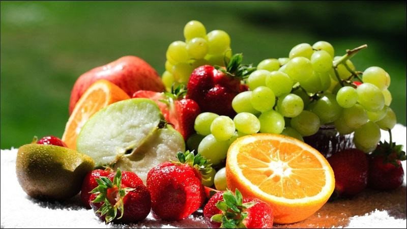 Đĩa trái cây tươi ngon, bổ sung chất xơ và vitamin khi thưởng thức cơm tấm sườn