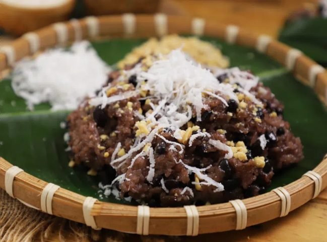 Đĩa xôi đậu đen nóng hổi hấp dẫn, phân tích calo trong xôi đậu đen