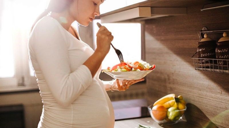 Dinh dưỡng cá hồi quan trọng cho sự phát triển của thai nhi và sức khỏe bà bầu