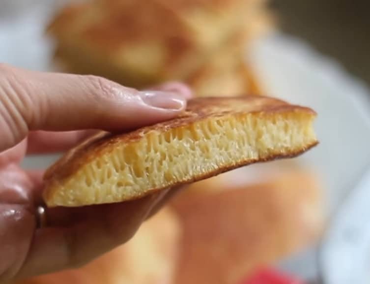 Đổ bột bánh bò vào khuôn