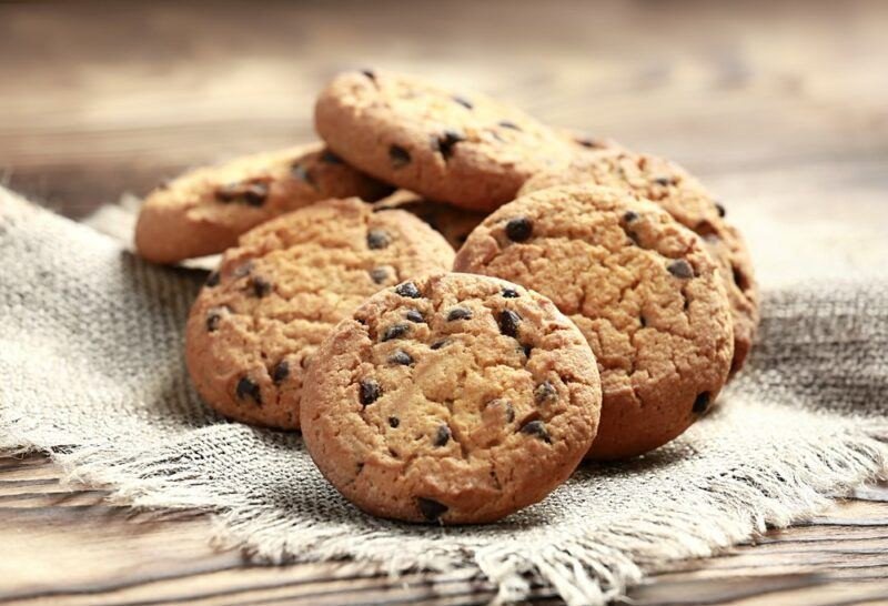 Đống bánh quy chocolate chip thơm lừng, hấp dẫn