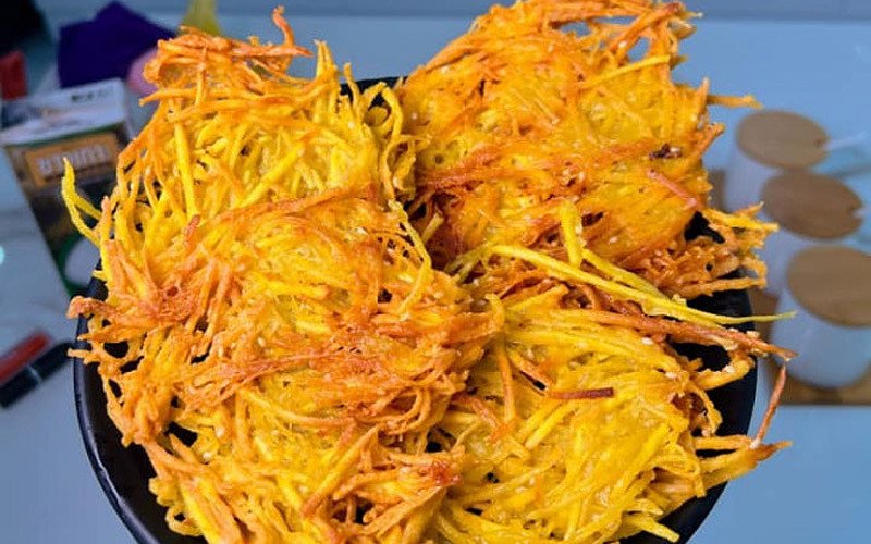 Đồng hồ và khoai lang chiên, nhắc nhở về thời điểm ăn uống hợp lý để tránh tăng cân