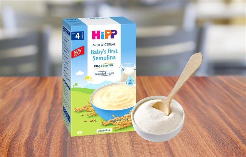 Đong lượng bột HiPP phù hợp theo hướng dẫn để kết hợp với rau củ