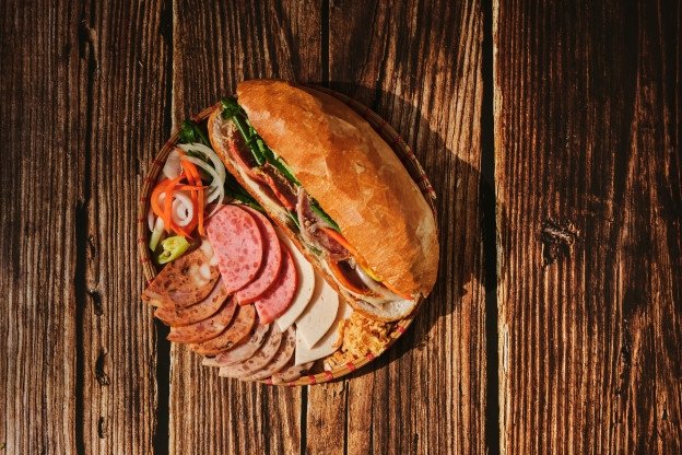 Ổ Bánh Mì Thịt Chả Bao Nhiêu Calo? Phân Tích Dinh Dưỡng Chi Tiết