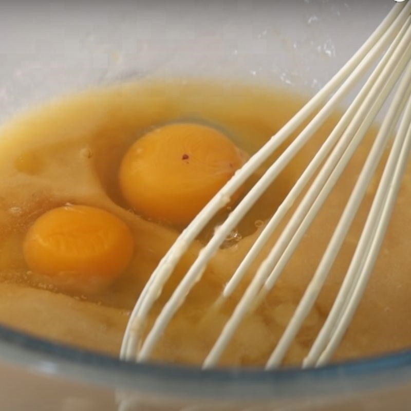 Đun chảy bơ cho bánh chuối bột mì