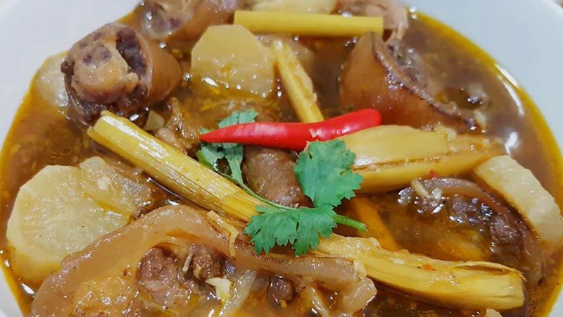 Đuôi bò hầm sả thơm lừng, lạ miệng, là món ngon cho bữa cơm