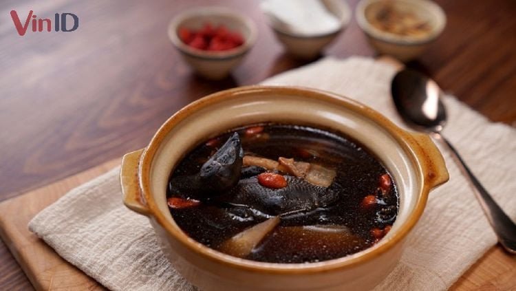 Gà ác hầm thuốc bắc