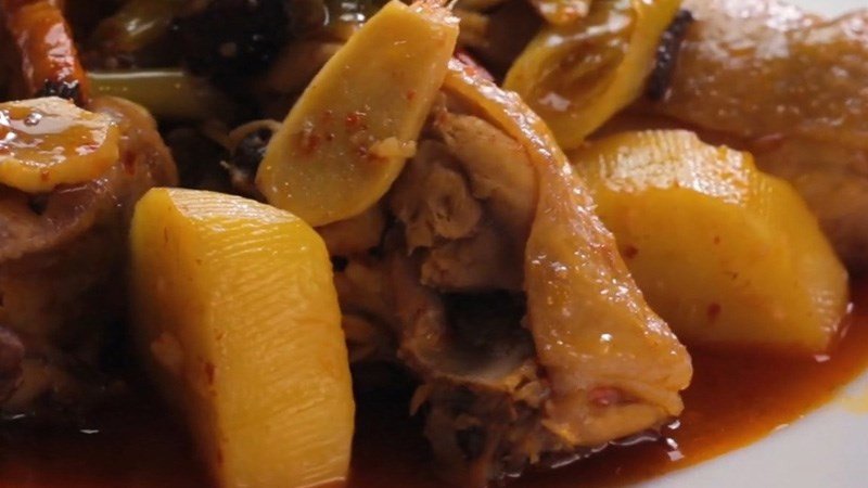 Gà kho khoai tây