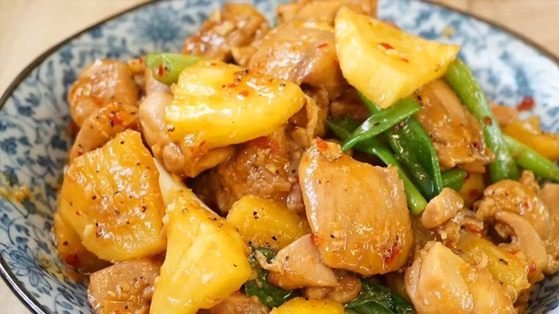 Gà kho thơm chua dịu