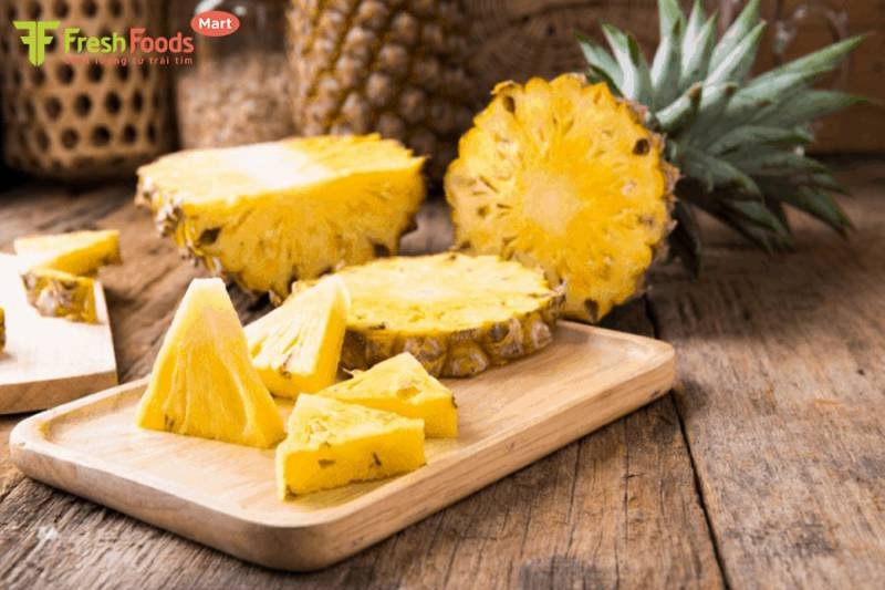 Gân bò được hầm cùng dứa để mau mềm