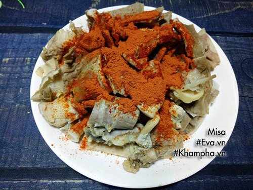 Gân bò được ướp đều với gia vị bò kho