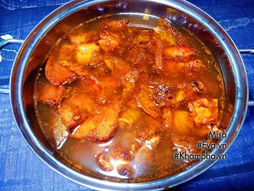 Gân bò kho hoàn thành, mềm ngon đậm đà