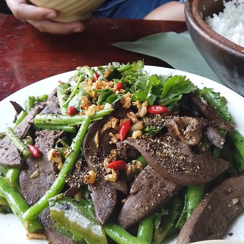 gan trâu xào với đậu que giòn tươi, món ăn ngon miệng