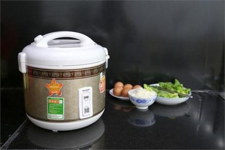 Gạo nếp được vo sạch và để ráo nước trước khi nấu xôi