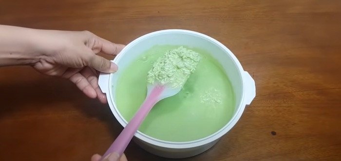 Gạo nếp sau khi trộn cùng hỗn hợp nước nấu xôi đã chuẩn bị