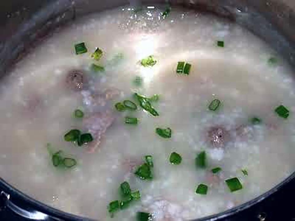 Gạo ngâm để nấu cháo lòng heo