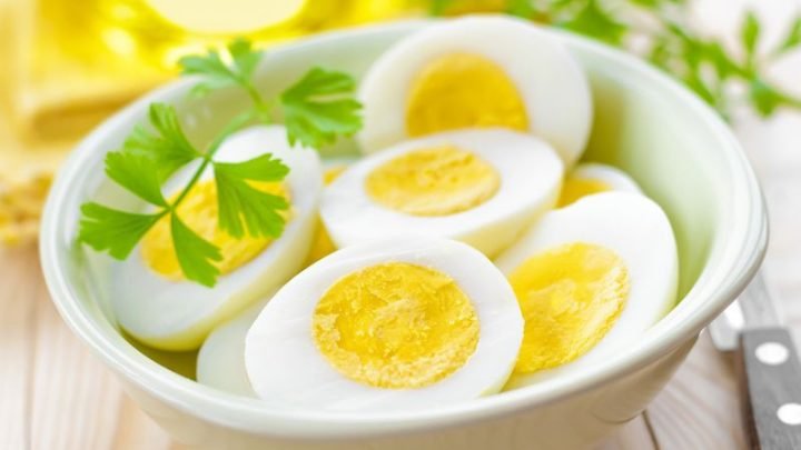 Giá trị dinh dưỡng của 100g trứng luộc, bao gồm calo và protein