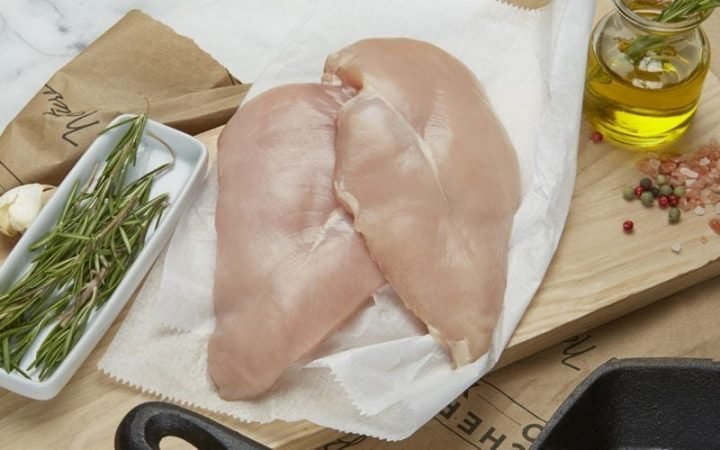 Giá trị dinh dưỡng của 100g ức gà không da, bao gồm lượng calo và protein