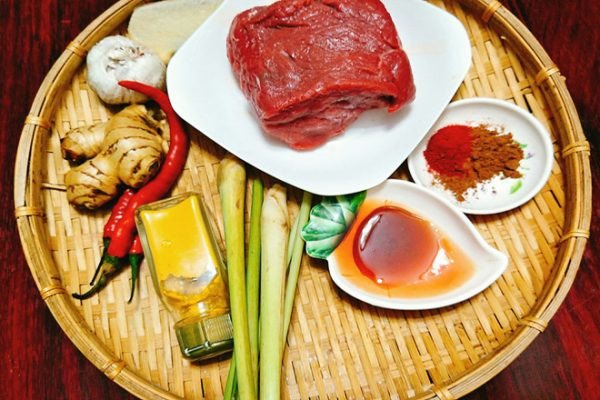 Gia vị cho món thịt bò khô sợi được chuẩn bị kỹ lưỡng