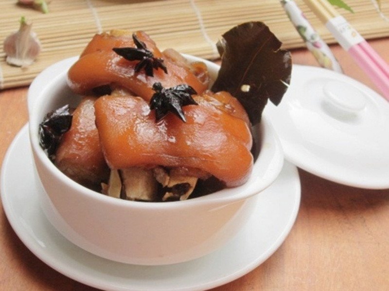 Gia vị hoa hồi được sử dụng trong món ăn bồi bổ
