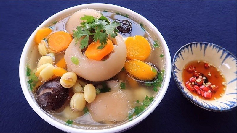 Giò heo hầm hạt sen