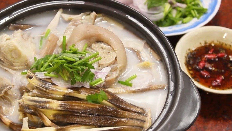Giò heo hầm hoa chuối