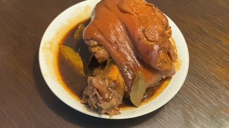 Giò heo hầm nước tương