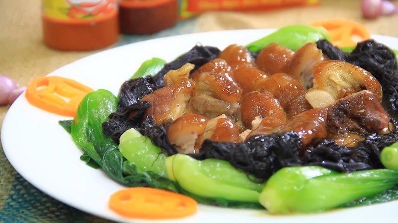 Giò heo hầm tóc tiên