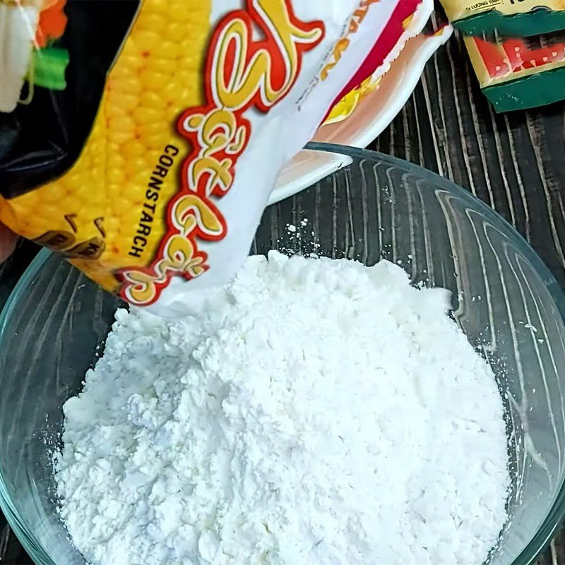 Gói bánh khoai môn nhân trứng muối thành viên tròn
