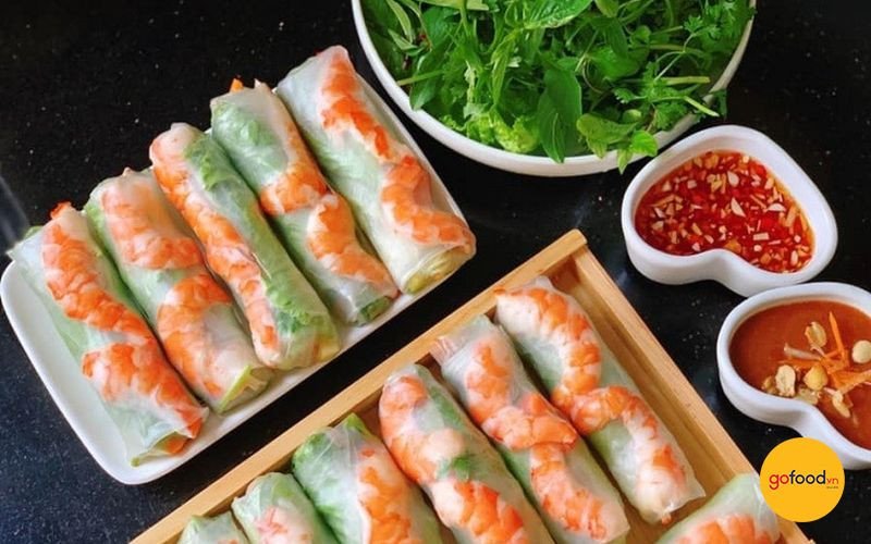 Gỏi cuốn tôm thịt tươi ngon, chấm nước mắm chua ngọt