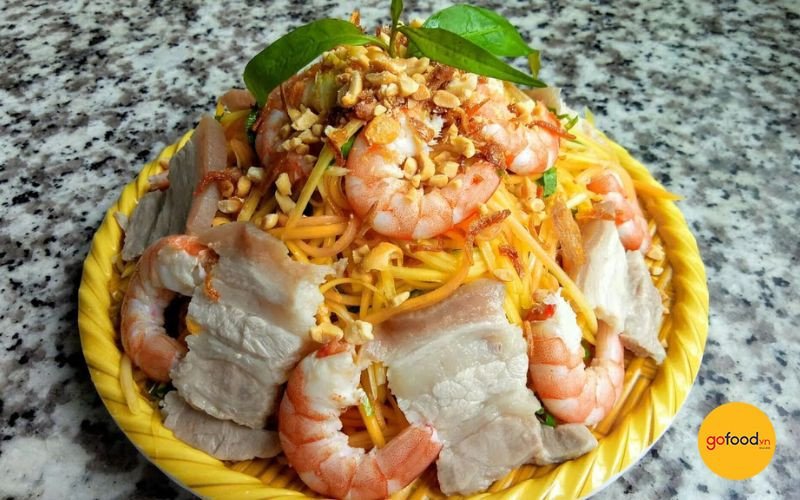 Gỏi đu đủ tôm thịt chua cay mặn ngọt đậm đà
