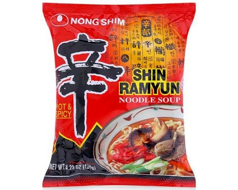 Gói mì Shin Ramyun Nongshim chuẩn vị Hàn Quốc và thông tin dinh dưỡng về lượng calo
