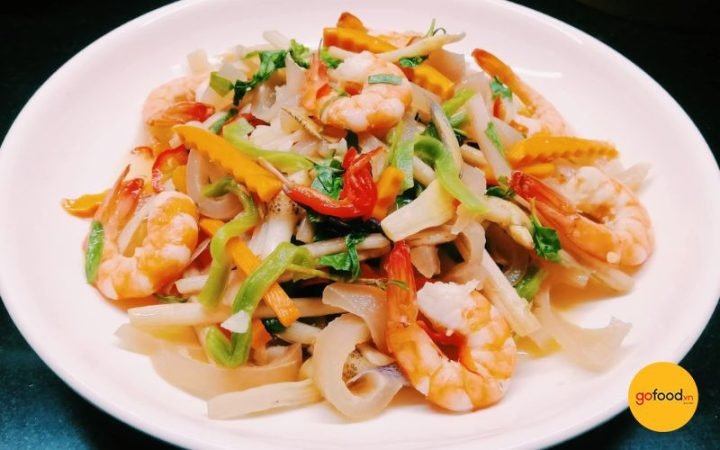 Gỏi ngó sen tôm thịt thanh mát, giòn ngon