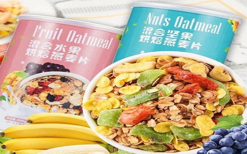 Hai gói ngũ cốc hỗn hợp đậu và hạt với nhiều thành phần, cho thấy sự đa dạng của hỗn hợp đậu và hạt bao nhiêu calo.